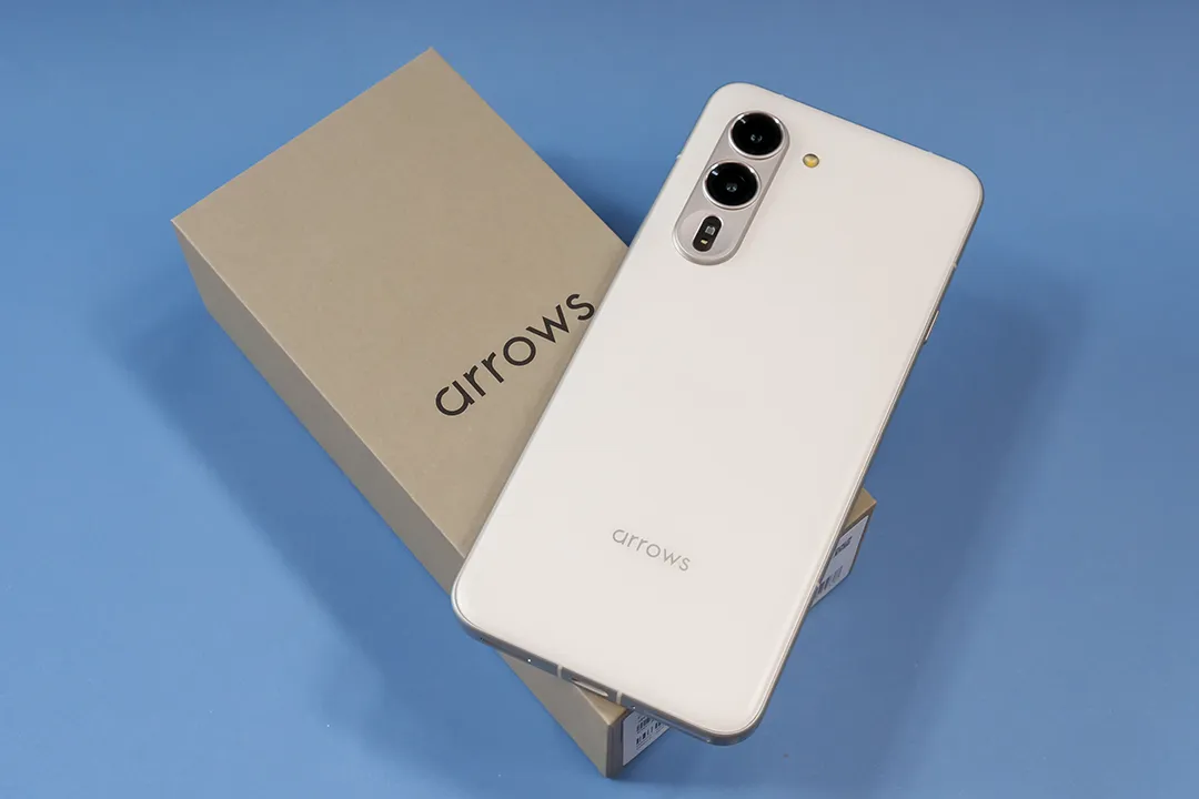 arrows Alpha M08 ホワイトの外観を写真で紹介 – OREFOLDER