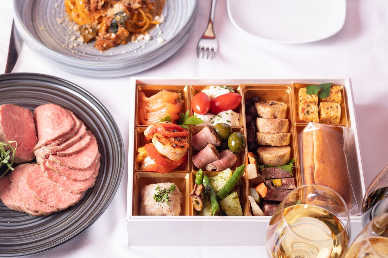 紙製デリカおせち重箱 パールピンク 長方形Lの容器・商品ページ | 折箱