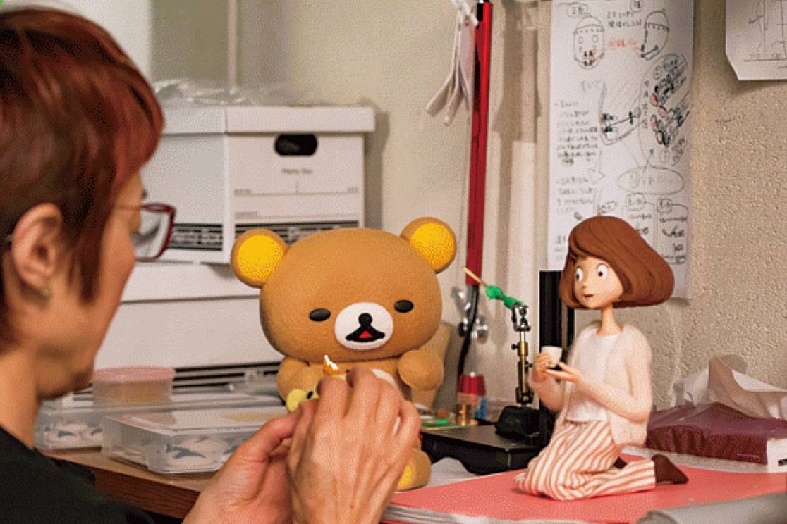 リラックマたちが住むアパートを再現！『リラックマとカオルさん』展