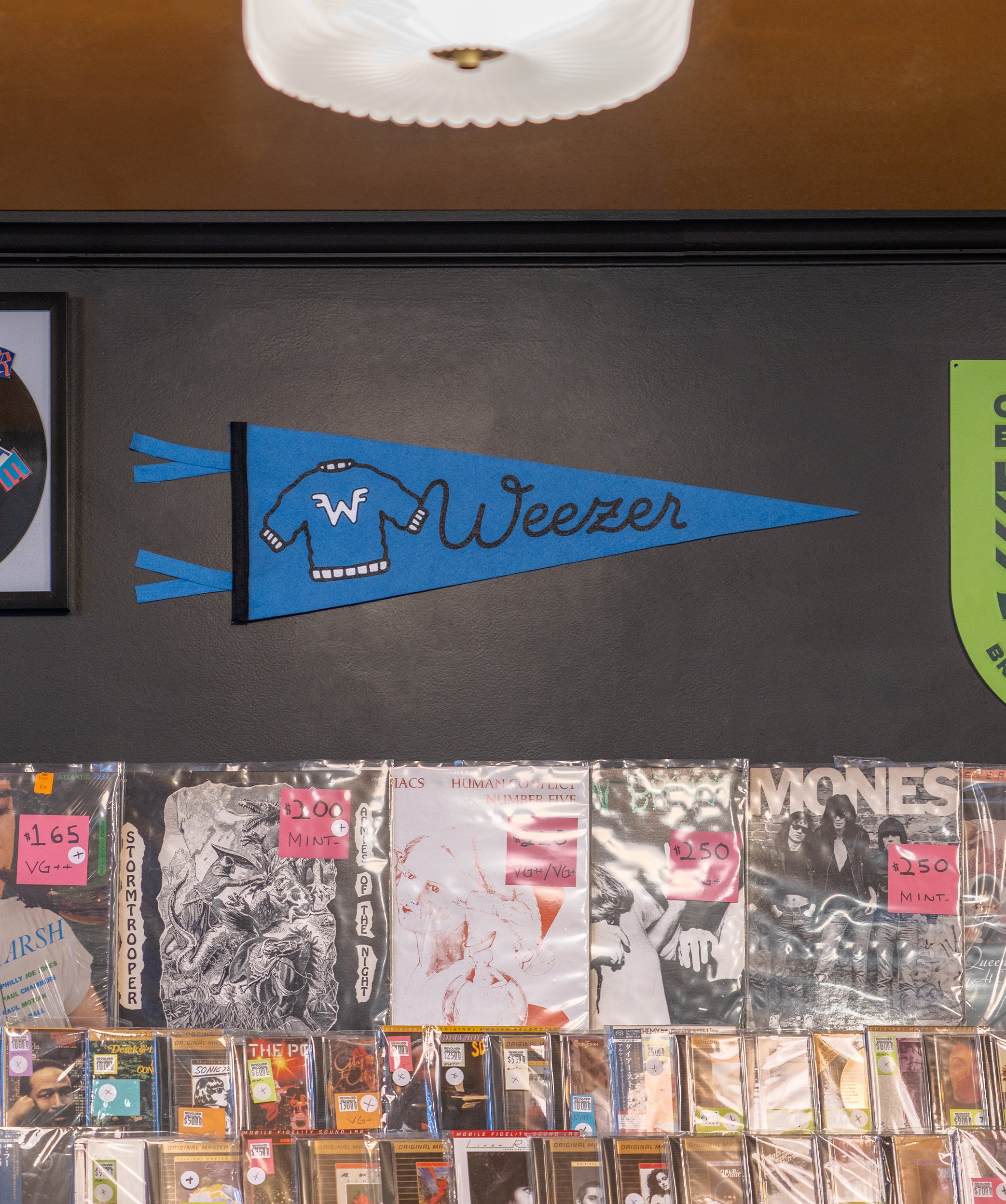 Weezer – Oxford Pennant