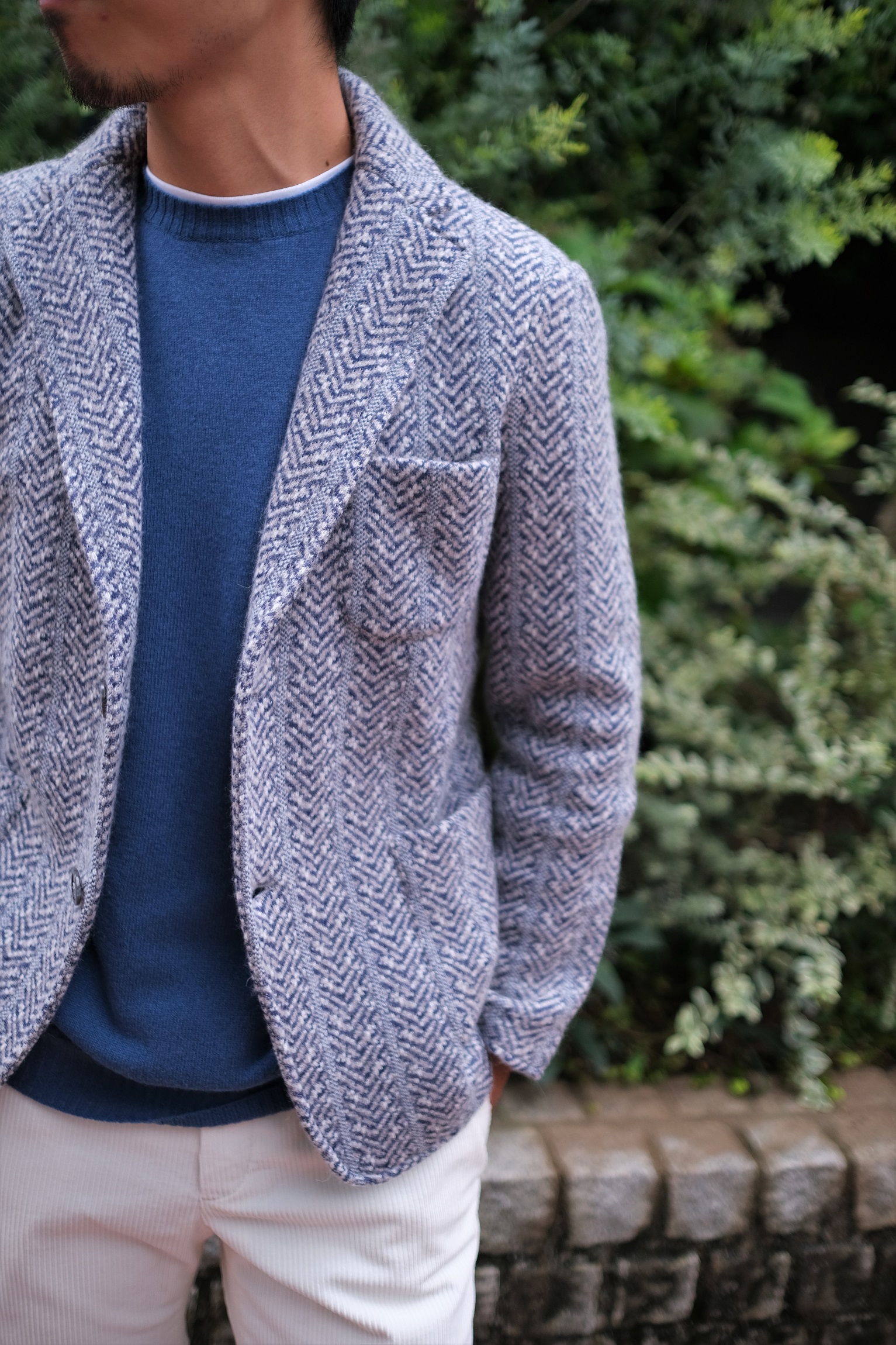 カーディガン感覚で羽織るFEDELIのニットジャケット。│Oyster 青山