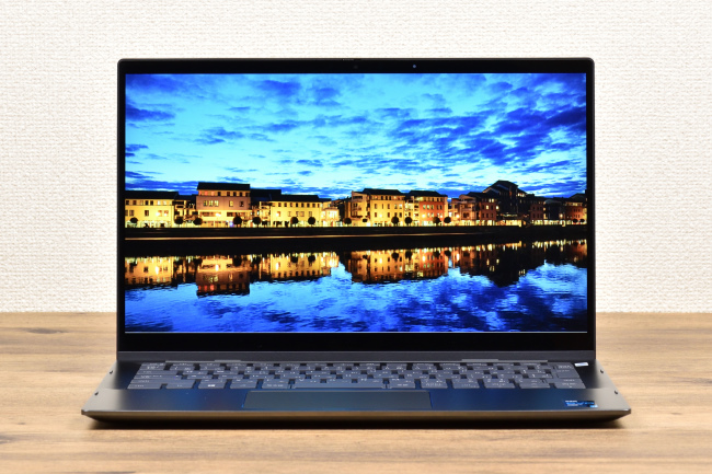 デル Inspiron 13 7000 (7306) 2-in-1 レビュー：充電式ペン付きの高