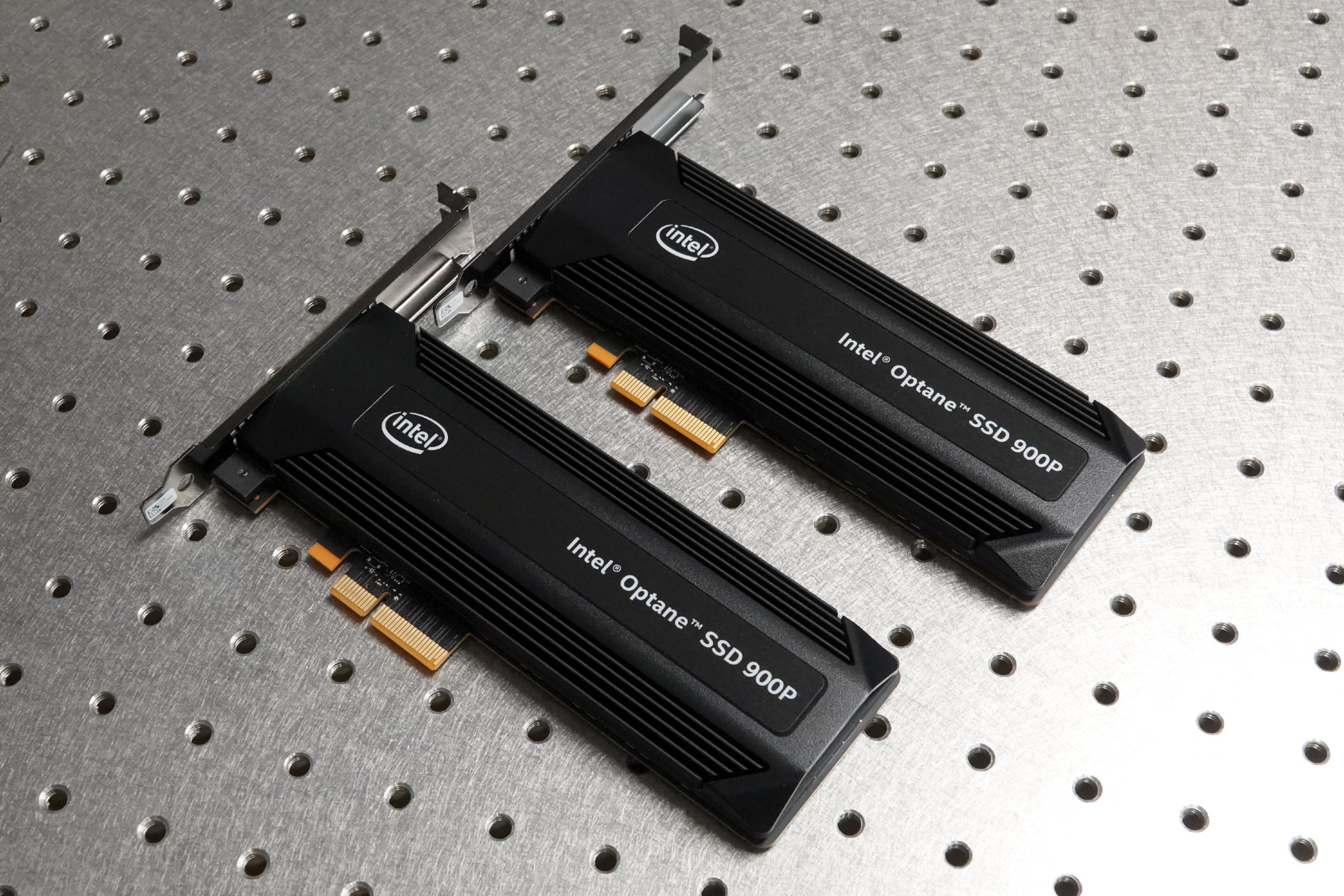Intel Optane SSD 900P 480GB and 280GB NVMe HHHL SSD Review - Lots