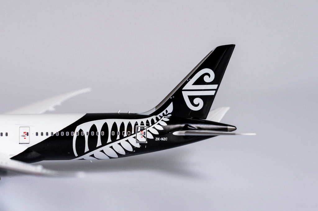 Air New Zealand Boeing 787-9 ZK-NZC NG Model 55071 Scale 1:400