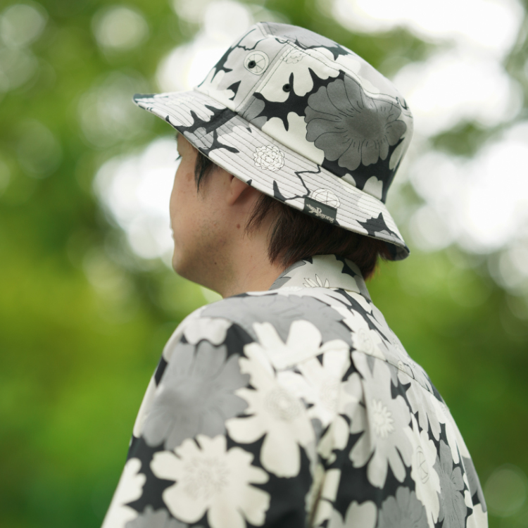 花柄 バケットハット ＜秋桜/白黒＞ | 京友禅アロハシャツ【Pagong