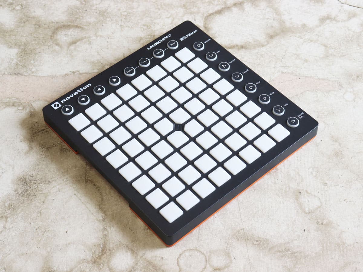 中古】NOVATION LAUNCHPAD MK2 MIDIパッド コントローラー - 神奈川県