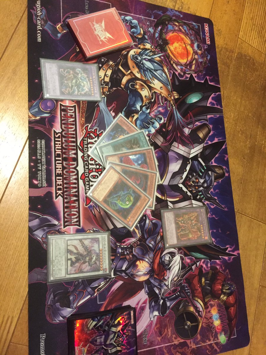 このDDプレイマットは海外の遊戯王の日の景品らしく余り出回らなかった