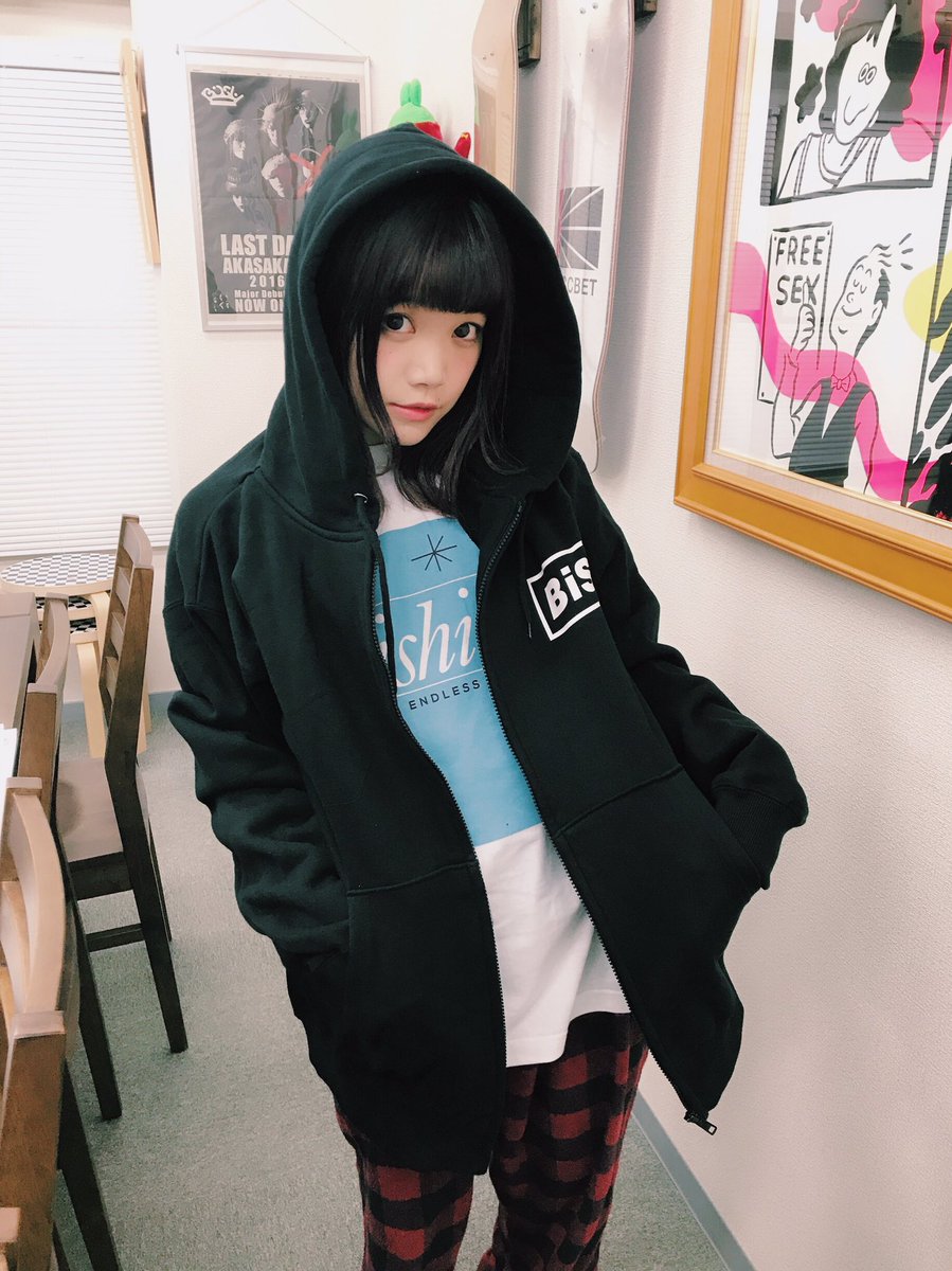 ニューグッズ ピクセルパーカー、 初期から今までのBiSHが お尻に。M