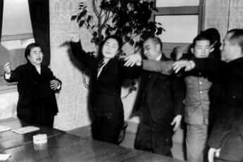 今日は、1945年、北村サヨが「天照皇大神宮教」(踊る宗教)を開教した日