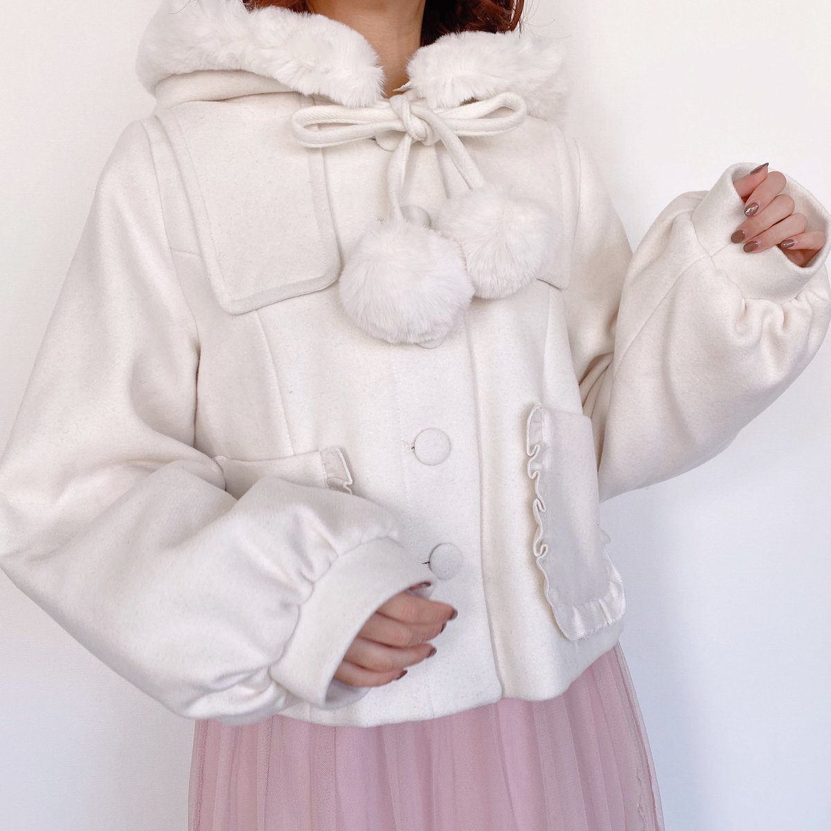 ⑅ winter collection ⑅ 袖のボリュームでトレンド感を 演出した