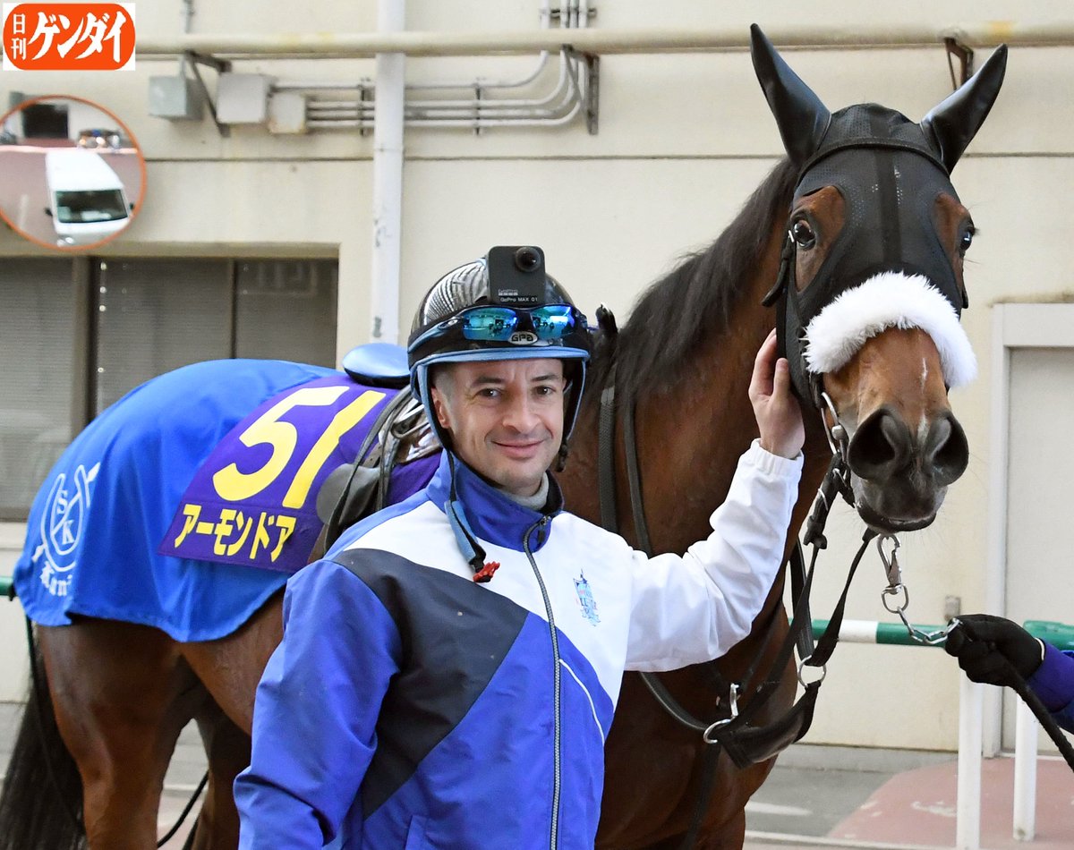 ファンからすると心奪われる一枚。 アーモンドアイ＆C・ルメール騎手