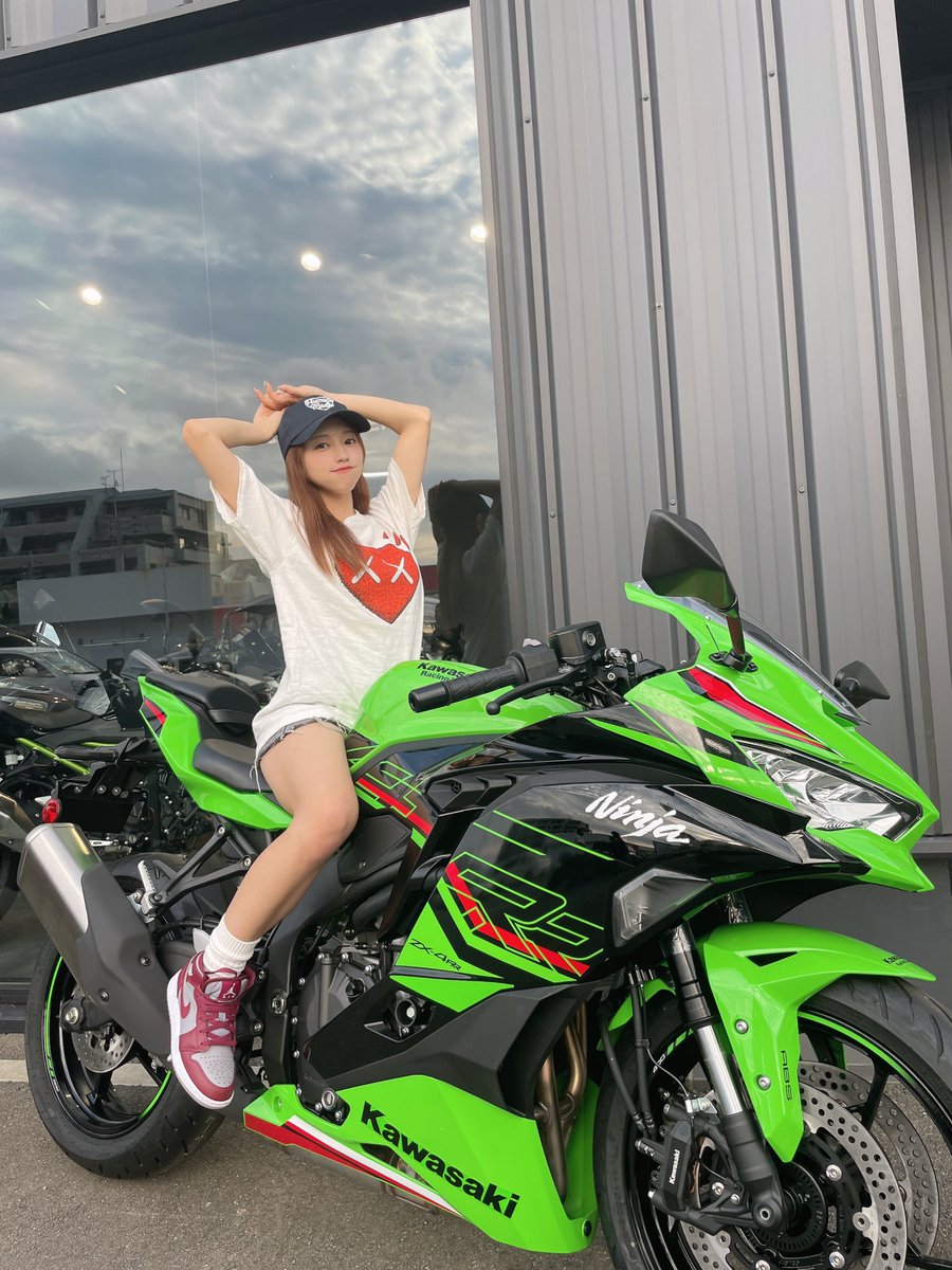 朝からブンブンしてる🏍️400ccだよ!! #zx4rr #zx4r #バイク女子