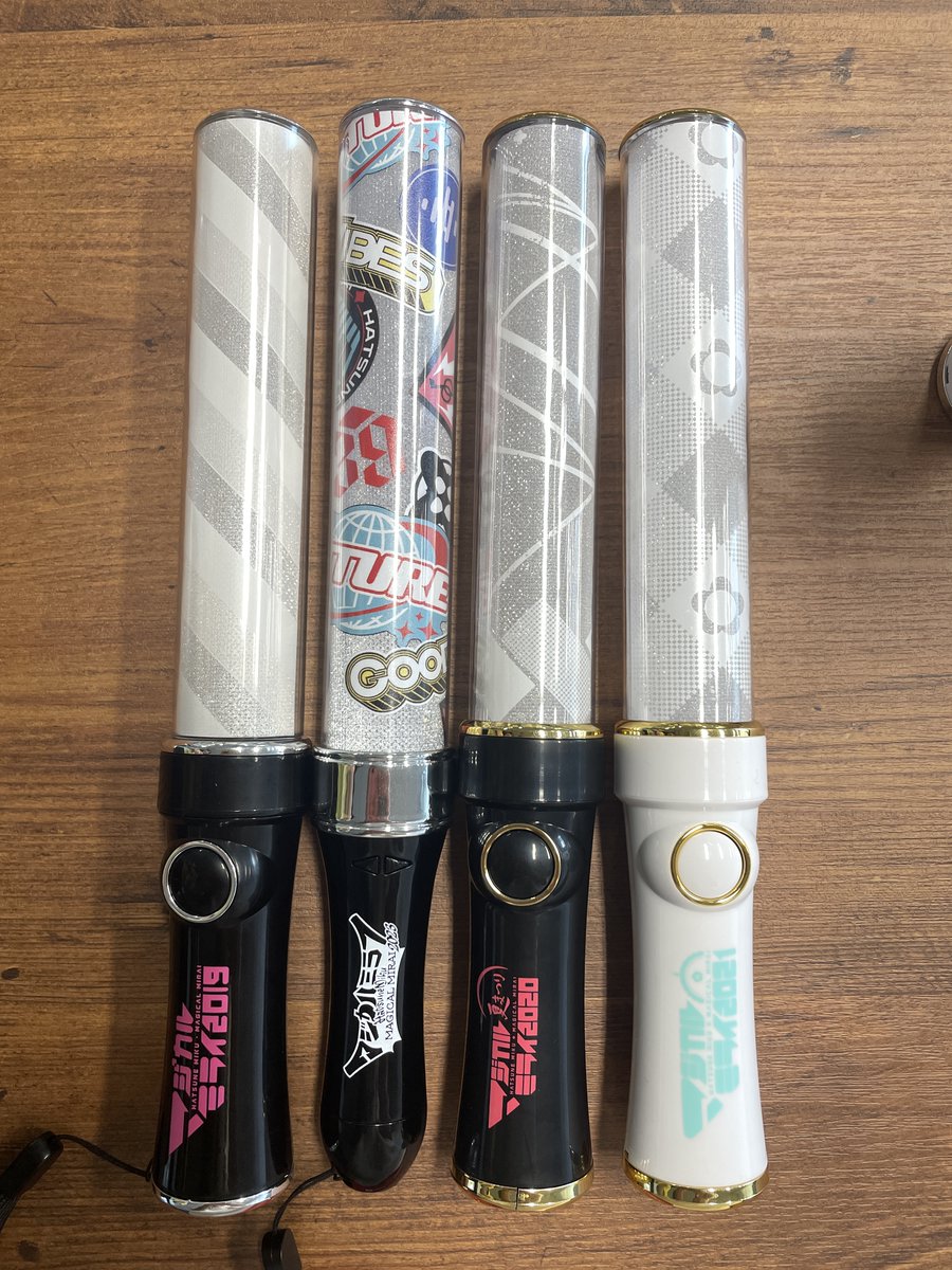 📢歴代のペンライトと今年のペンライトを並べてみました！📏持ち手が