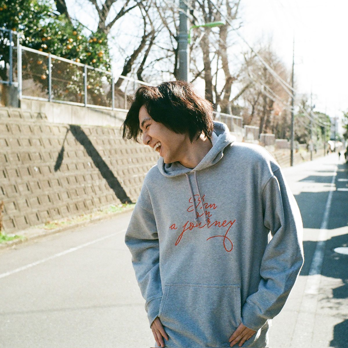 本日お昼12時から、 旅路パーカーが発売になります！ 🚨S/MとL/XLは別