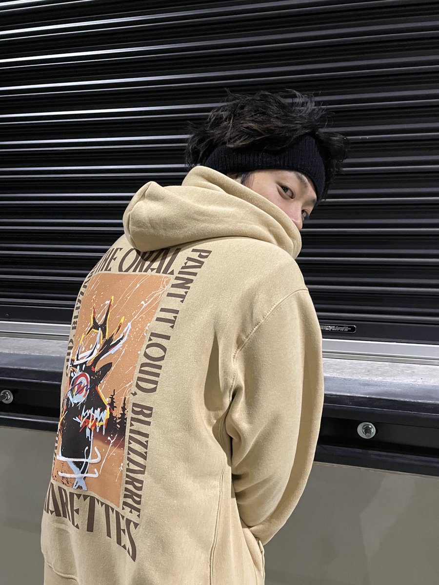 山中拓也が「クレヨンしがちゃん目玉ロゴパーカー」XLサイズを着てみ