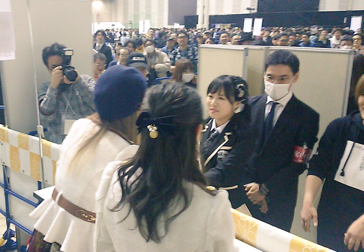 昨年の #革命の丘 イベント。幕張メッセですかね。 ご覧の通り、握手会