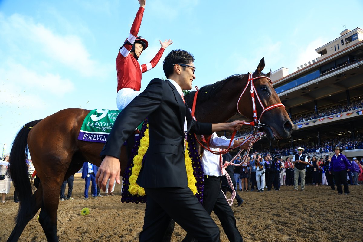 🇯🇵 坂井瑠星騎手も花吹雪でBCクラシック勝利を祝福！ 🇺🇸 花で彩