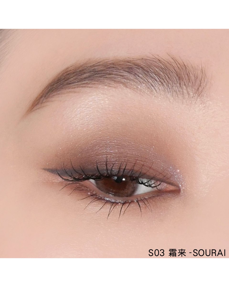 深みのあるグレージュに青みを感じさせるブラウンをセットした、クール