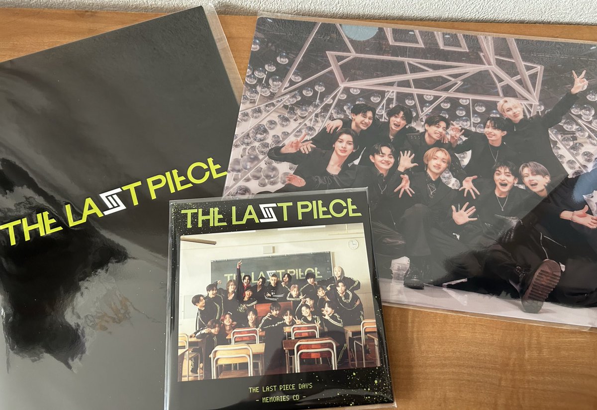 ラスピの卒アル届いた〜🧩 チラッと中見たけどこれは嬉しい