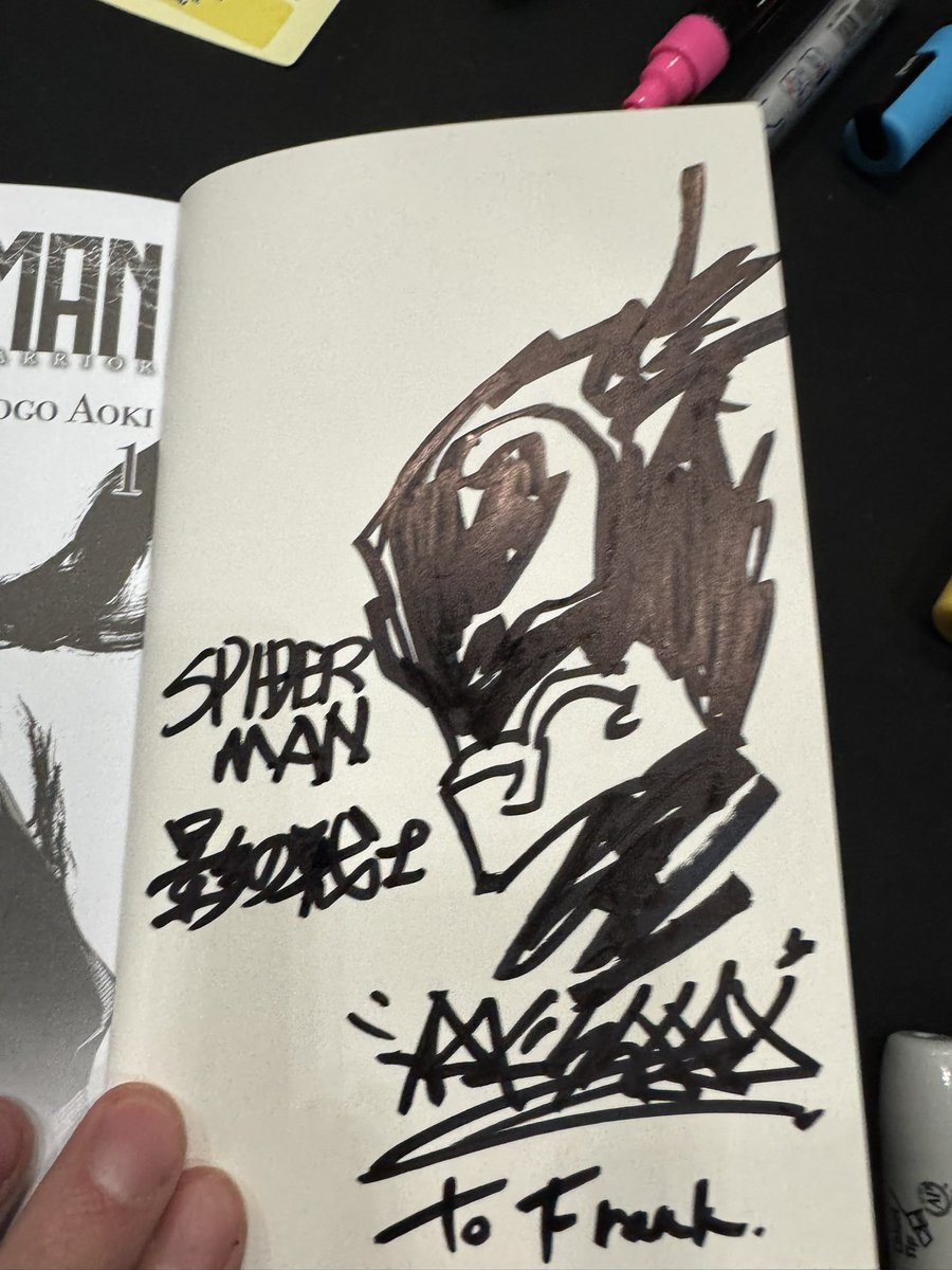 フランクミラー先生のサイン会に きちんと並んでサインをいただけまし