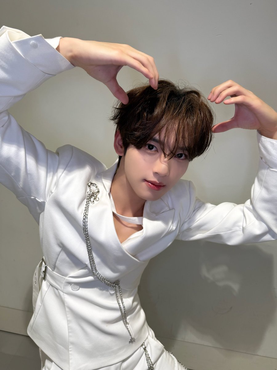 _𝗭𝗘𝗥𝗢𝗙𝗢𝗖𝗨𝗦 日本テレビ「with MUSIC」 #HANYUJIN #ハンユジン