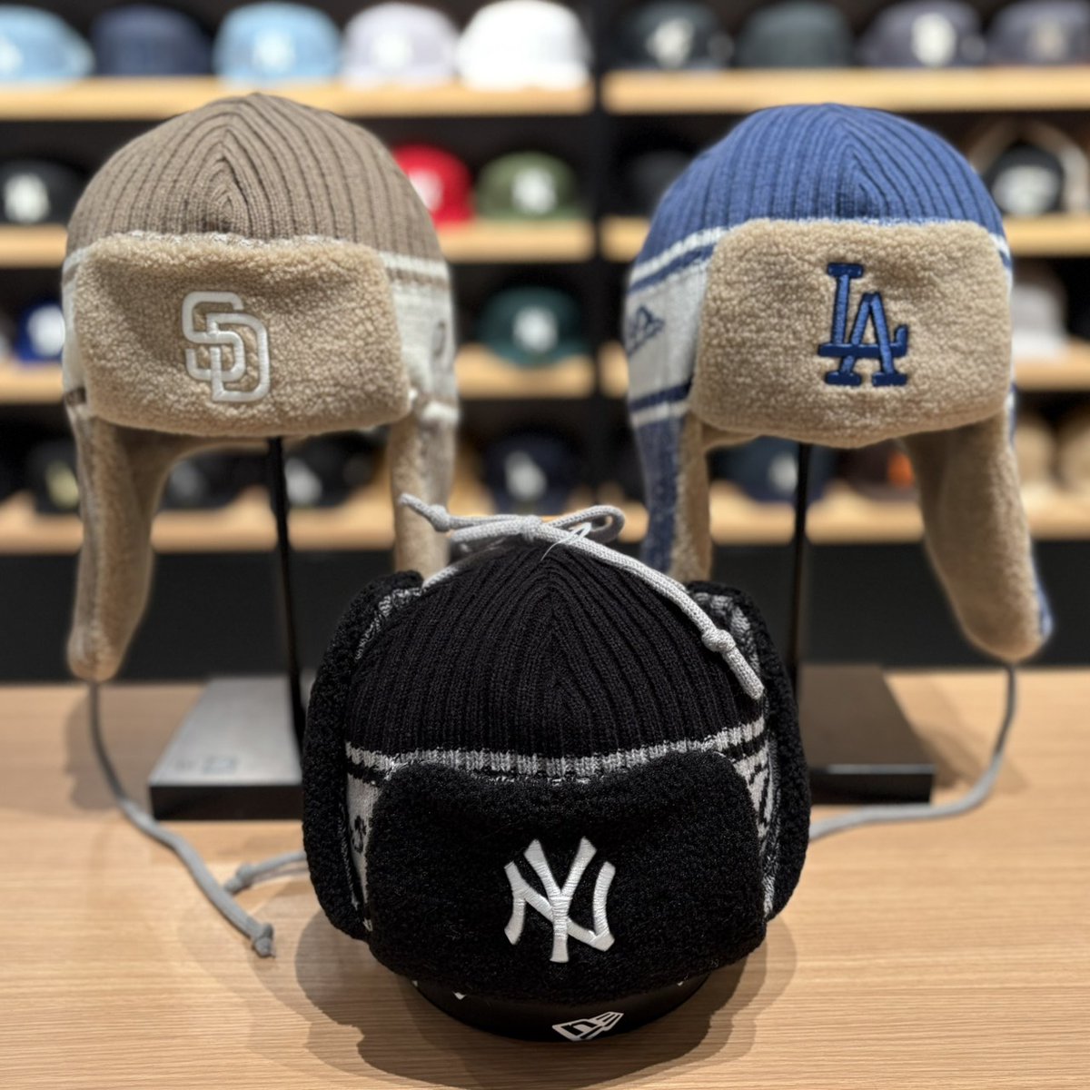 新作商品】 □ニット トラッパー イヤーフラップが特徴のニット