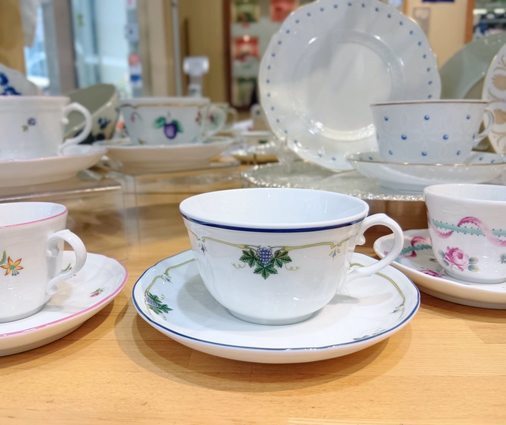 ジノリの 超 超 超 ♡ 希少なカップが到着しました🫶🏻 スタッフも驚き