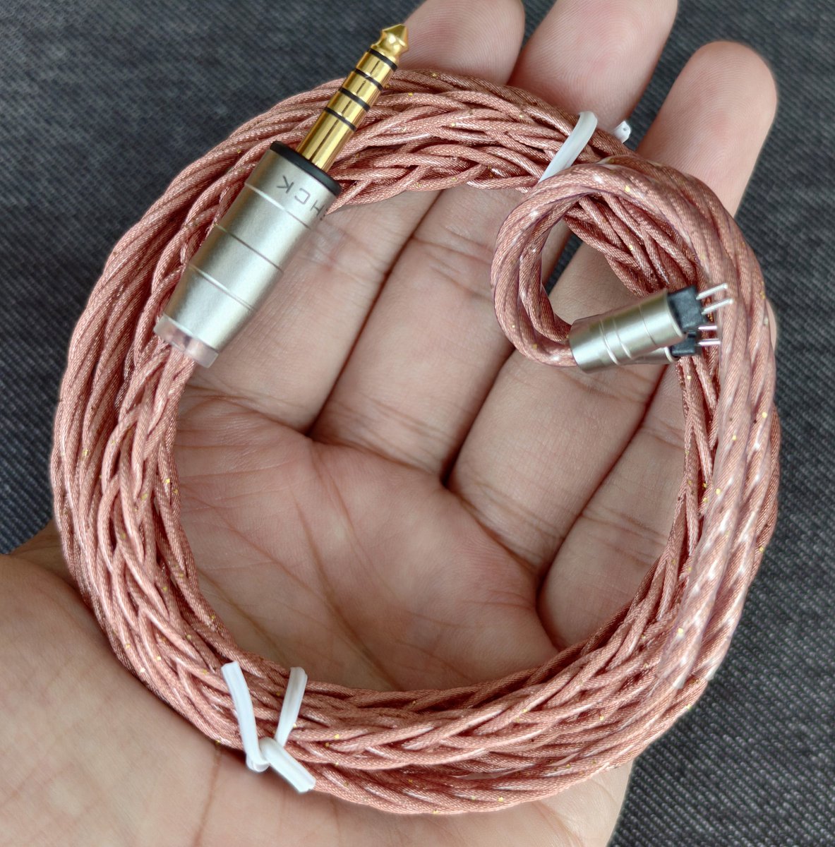 音質がとても良いからです、Engr.Super7Nケーブルは発売直後に完売