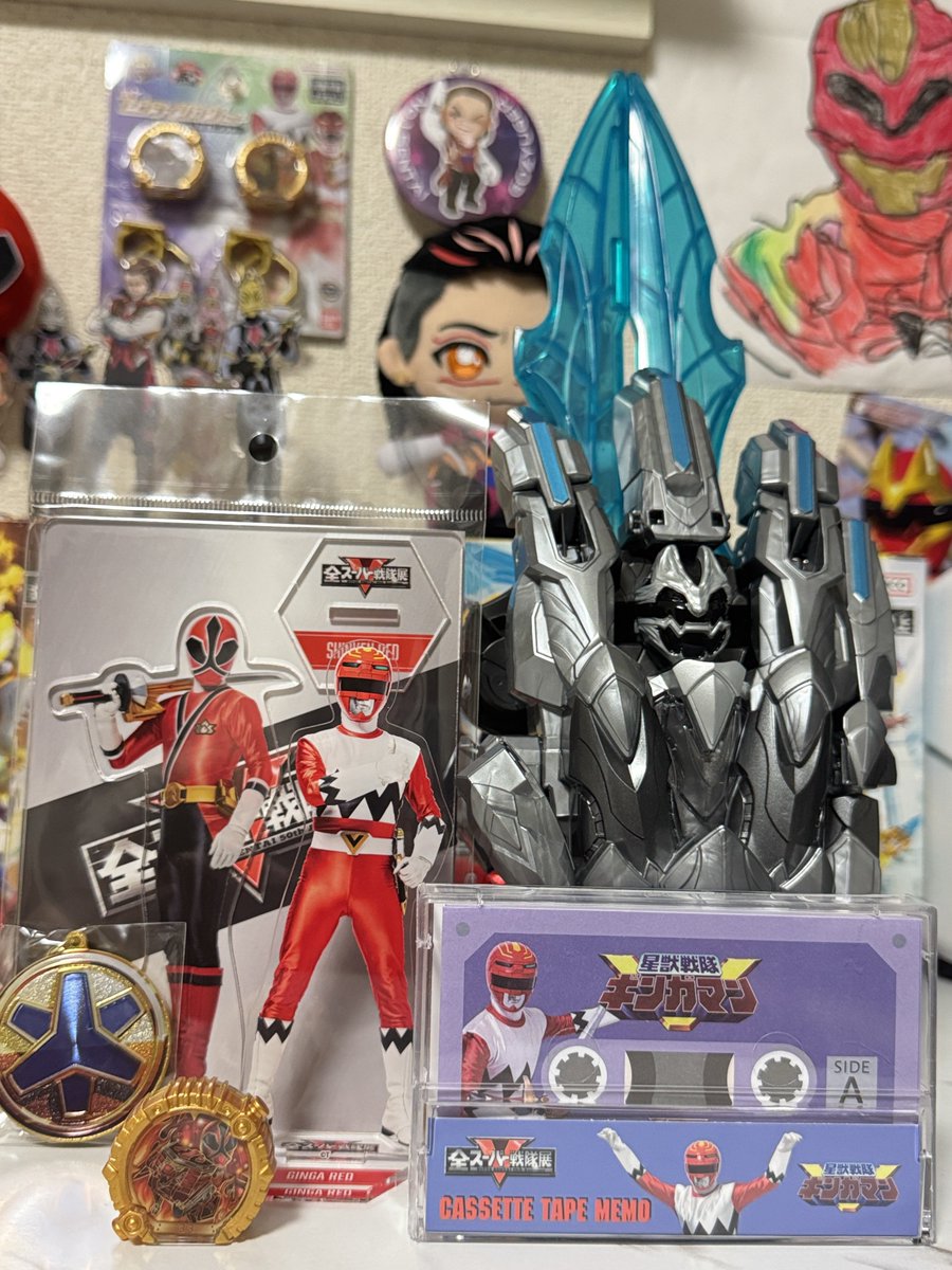 こちらが「全スーパー戦隊展アクリルスタンド」他のサイズ感です。どの