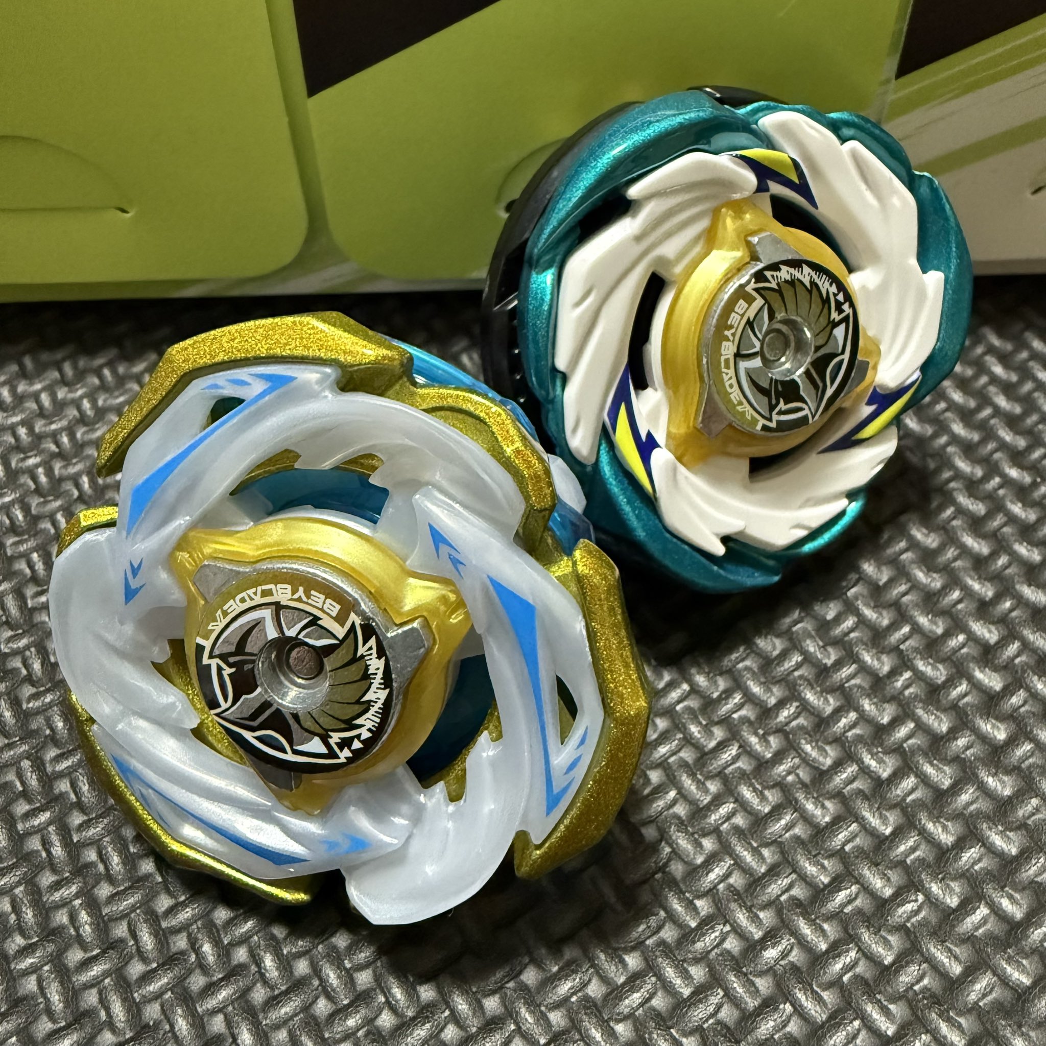 BEYBLADE X ワルキューレボルト&ナイトメイル&ビットセット！おまけ