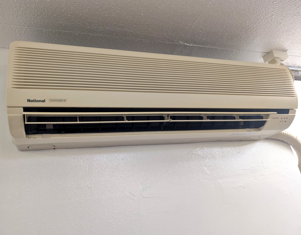とあるビル物件を見に来たら、エアコンが「National」1997年製でした