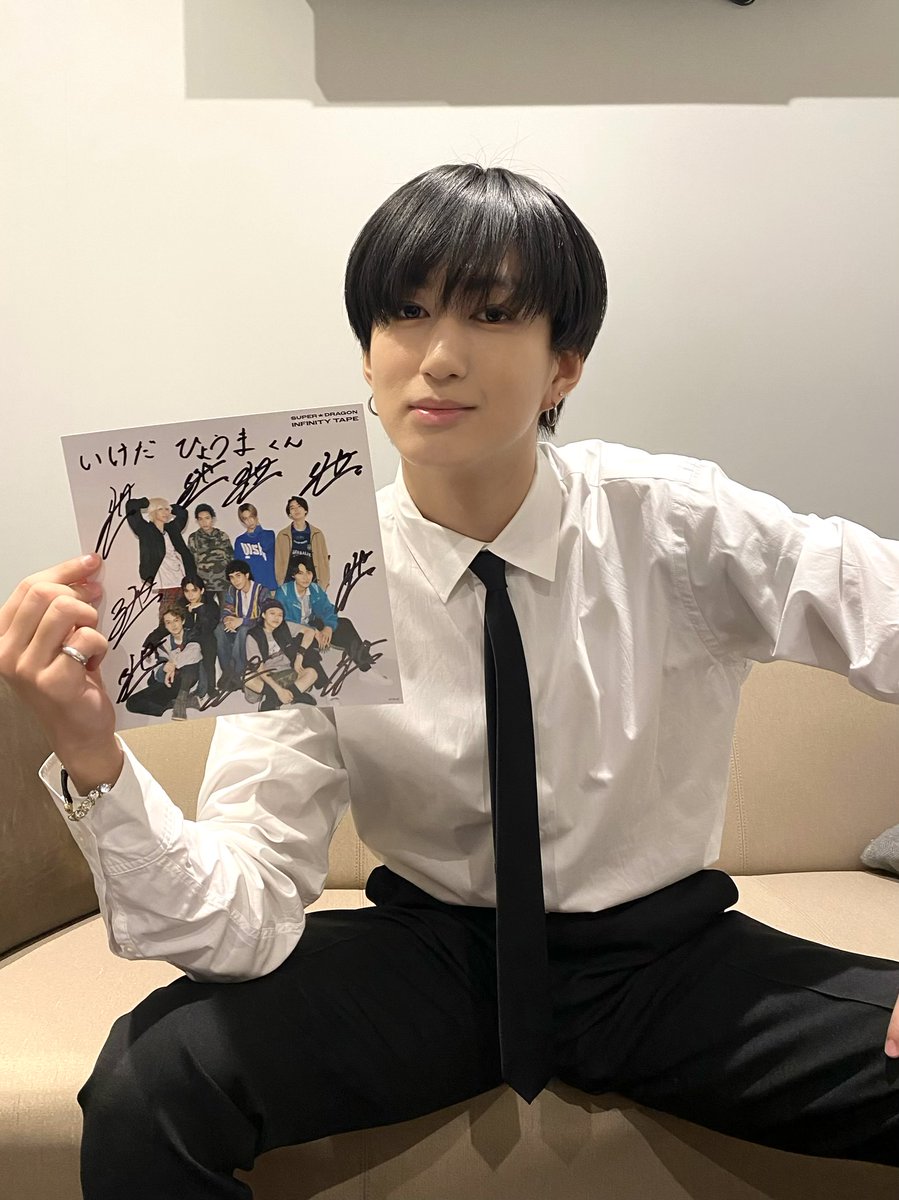 いつかの #スパドラ #SUPERDRAGON #池田彪馬 サイン会前に、メンバーの