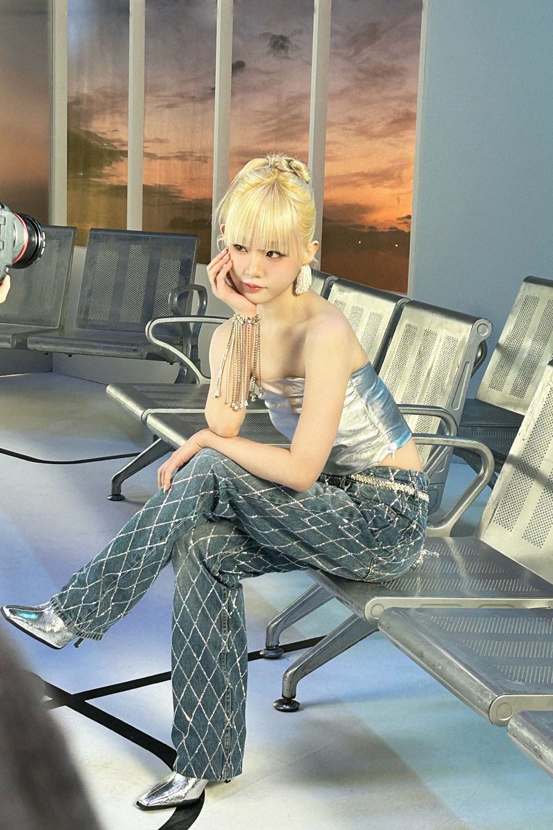 📸:⊹˚₊ 𝖩𝖺𝖼𝗄𝖾𝗍 𝖯𝗁𝗈𝗍𝗈 𝖡𝖾𝗁𝗂𝗇𝖽： #飯田栞月 #SHIZUKU