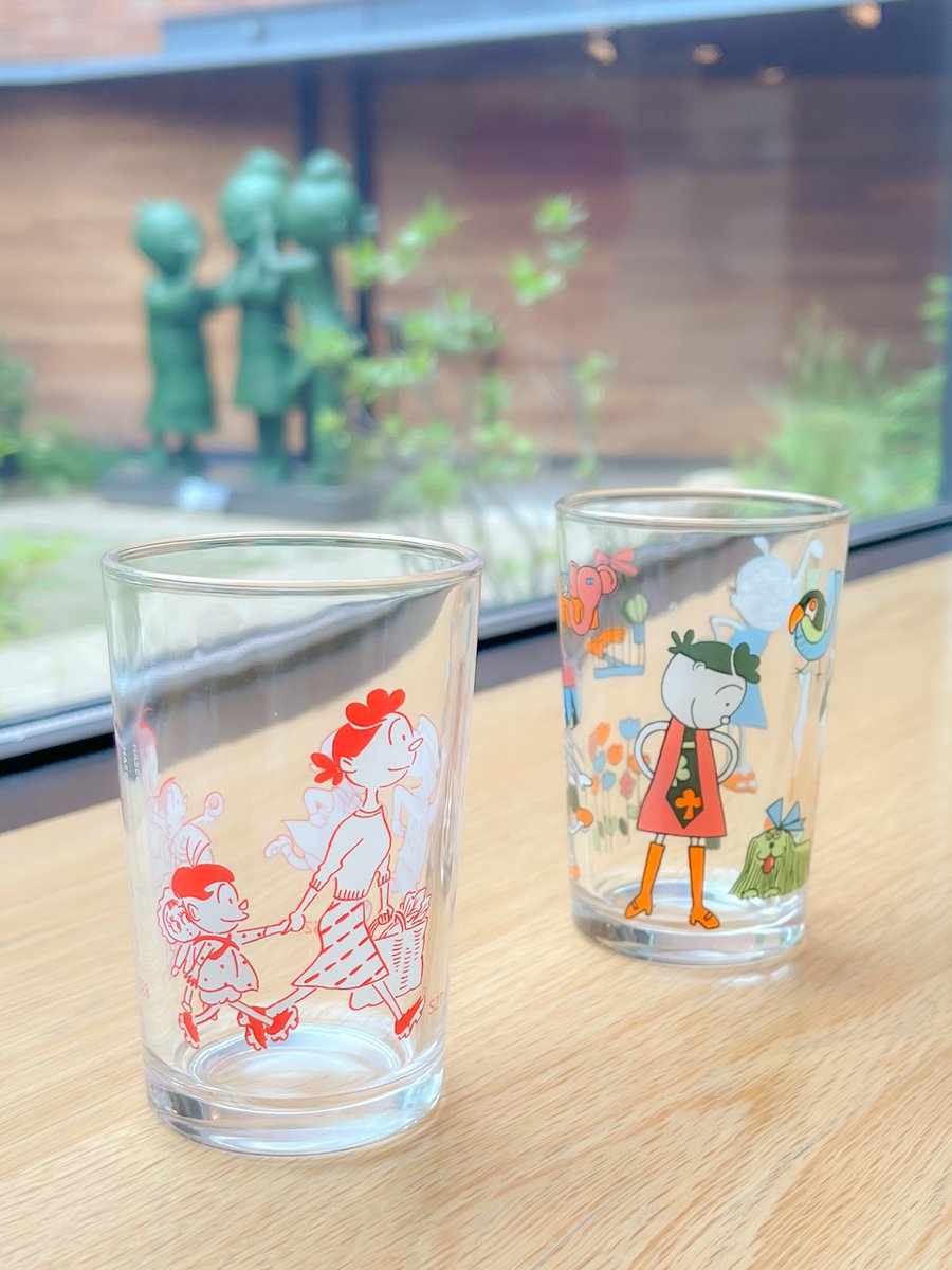 サザエさんとわかめちゃんグラス】 購買部では2種類のグラスをご用意し