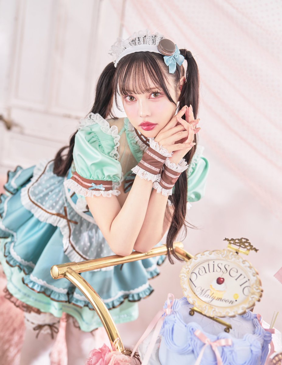 𝑀𝐴𝐿𝑌𝑀𝑂𝑂𝑁 𝑃𝐴𝑇𝐼𝑆𝑆𝐸𝑅𝐼𝐸🧁🩵 上品で涼しげなチョコ