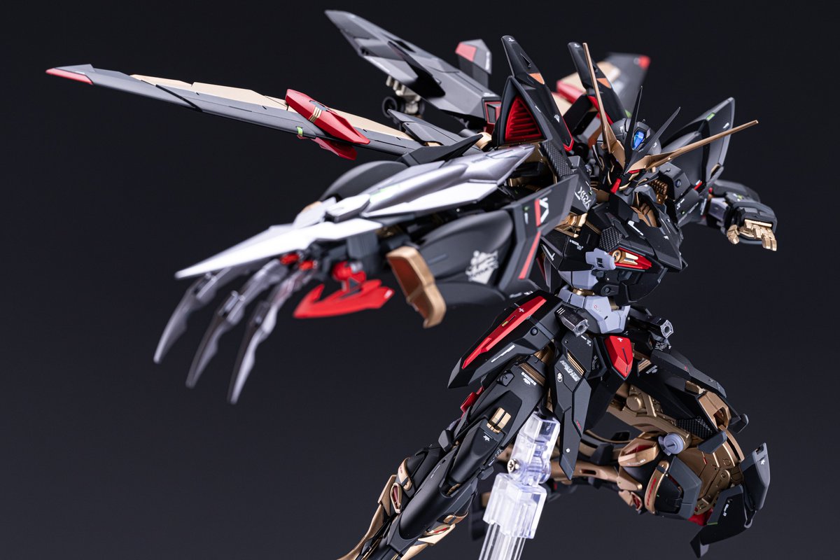 MG1/100 テスタメントガンダム完成しました！ 足、肩を他キットパーツ