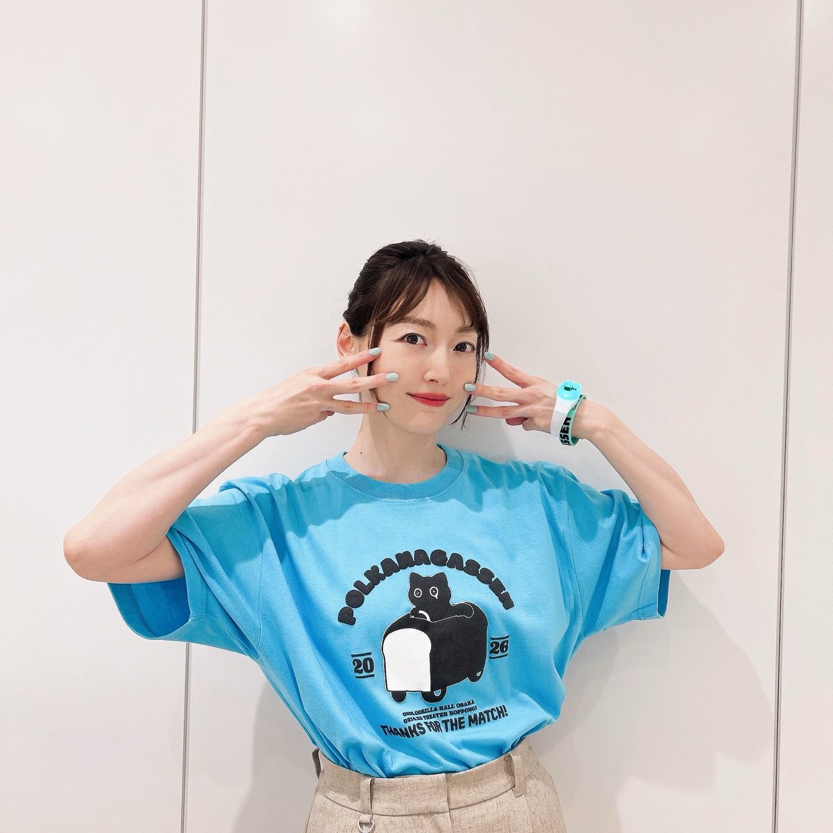 事前販売グッズ、こんな感じ！ Tシャツもタオルもライトもラバーバンド