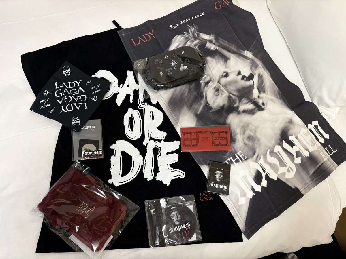 VIP GOLD MERCH セット LADY GAGA MAYHEM BALL Lady Gaga Mayhem Ball