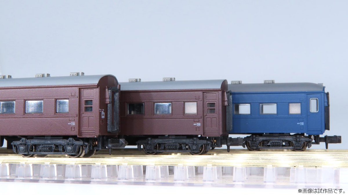 戦前からの三等車】 オハ35・オハフ33の各種が久々の登場。リベットが