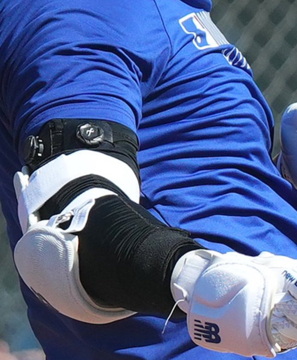 今季、大谷くんが右腕に装置しているサポーターは、昨年使用していた