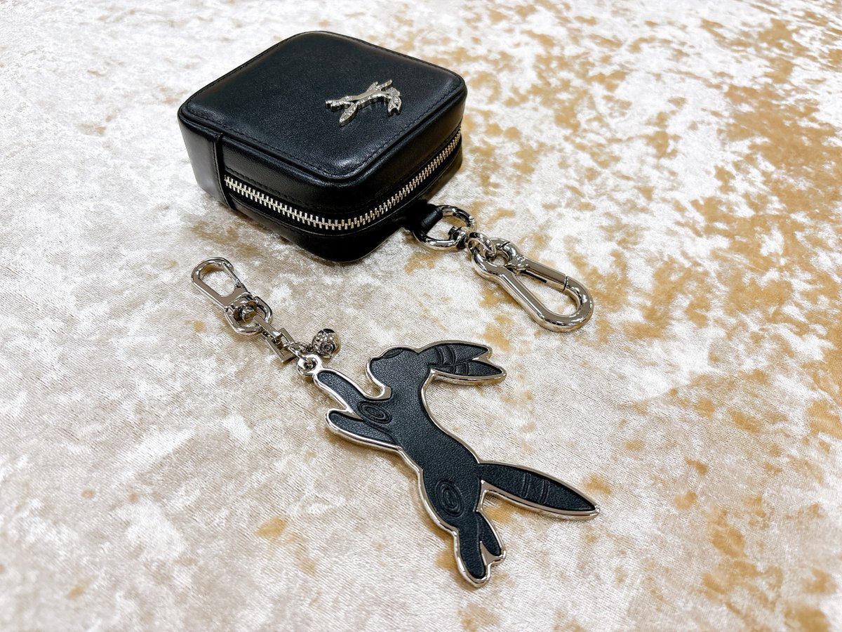 イタリアンレザーの #ポケモン グッズが登場！ 漆黒の本革とワン