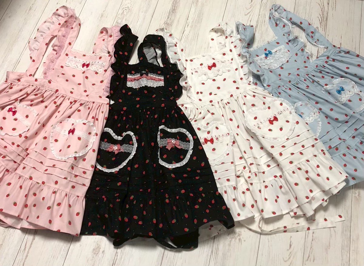あのちゃんが着てくれているエプロンドレスは、MOMOKO HOUSEさんでは