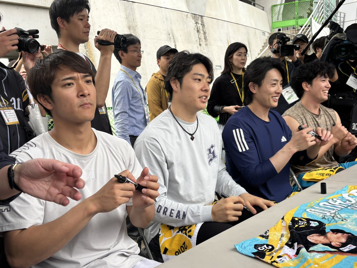 リブワーク藤崎台球場では試合中止を受け、選手たちの発案でゲリラ