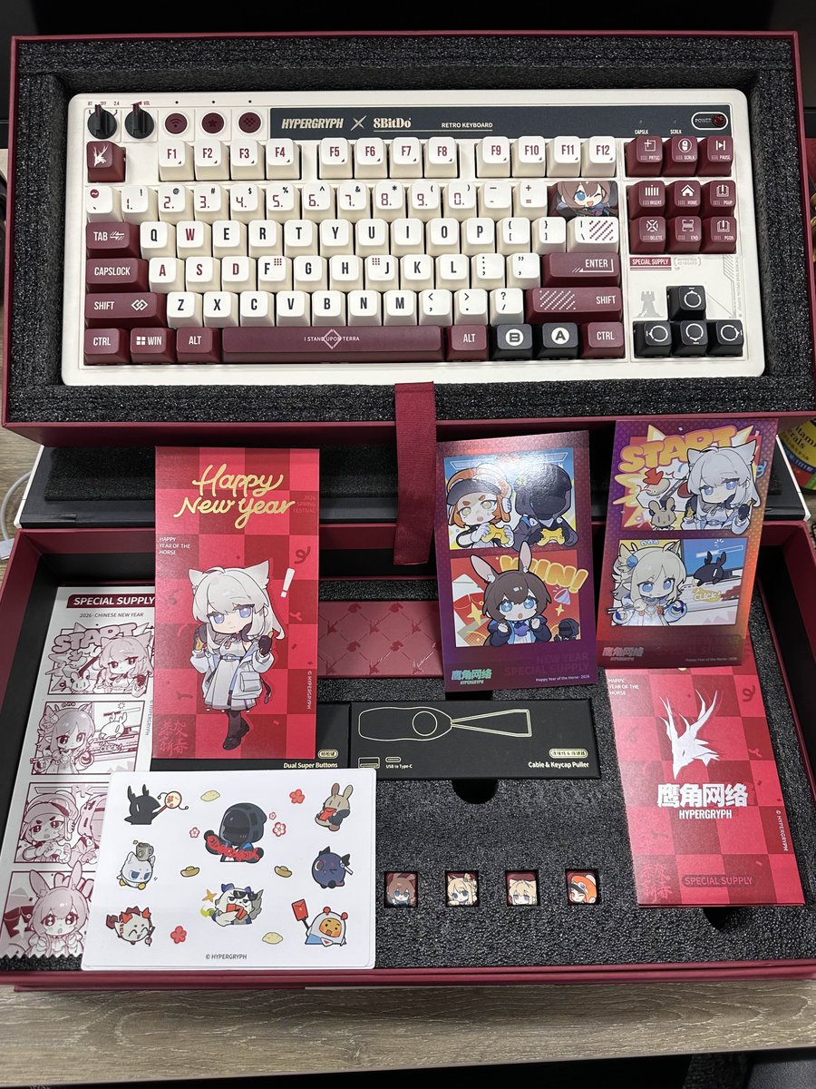 Kiara needs a Hypergryph Arknights 8BitDo keyboard too!!! Looks so
