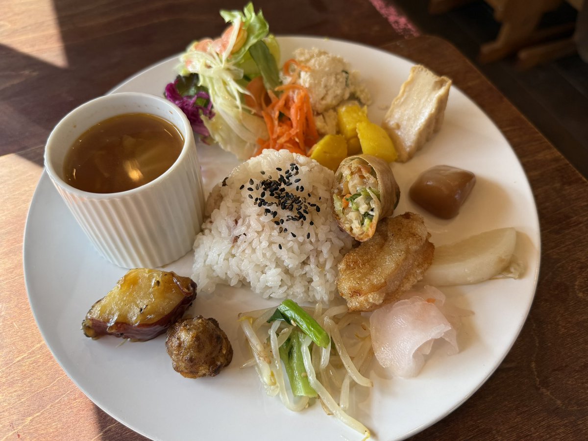 トトロの近くで行きたいリストに入ってたCafeで軽食🍽☕️ チョロっ