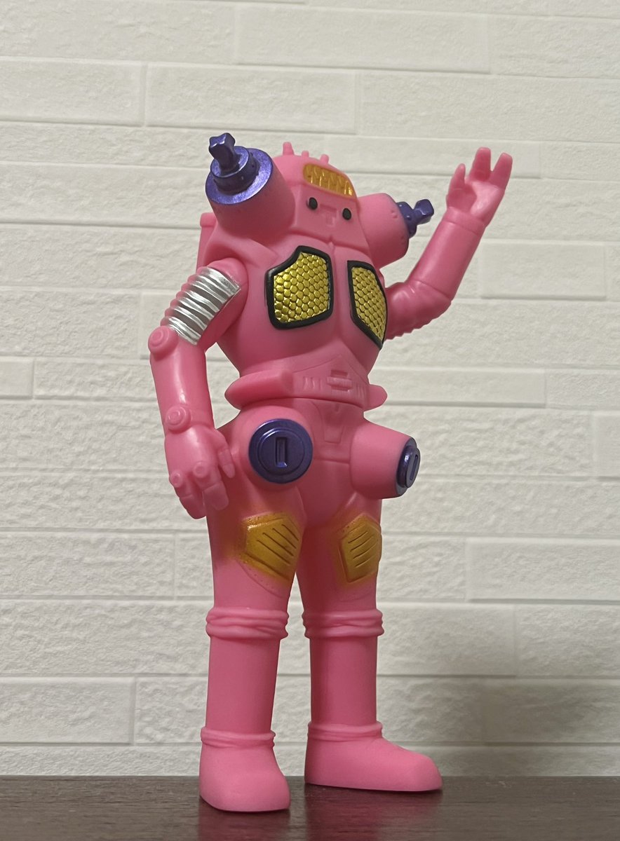 このKAIJU COLORSのピンクのキングジョーかなりお気に入り