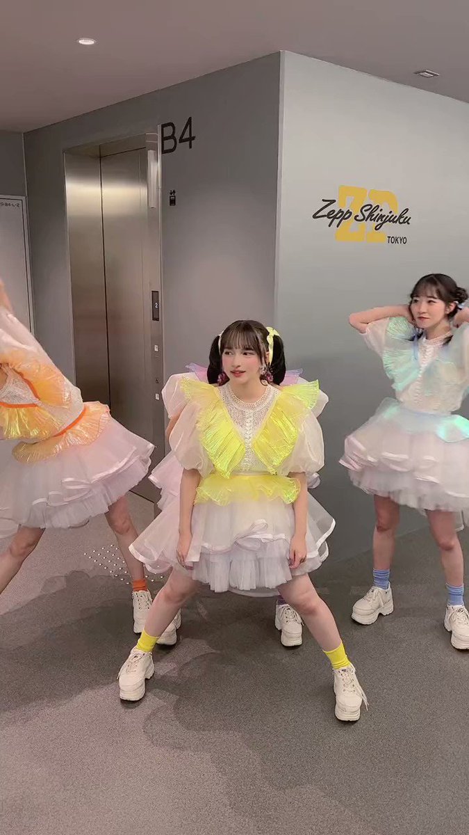 Pineapple Kryptonite Remix】 feat. FRUITS ZIPPER Suzuka Chinzei