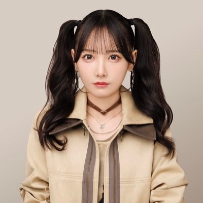 ≠ME の高校2年生17歳ひぃちゃんこと鈴木瞳美です 。 これから