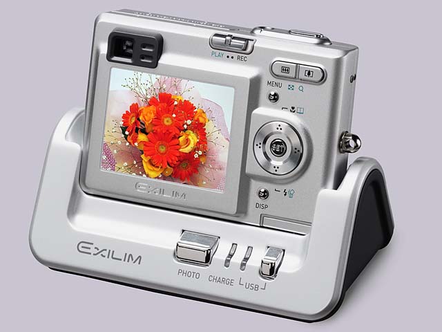 カシオ、光学3倍ズームを搭載したEXILIM「EX-Z3」