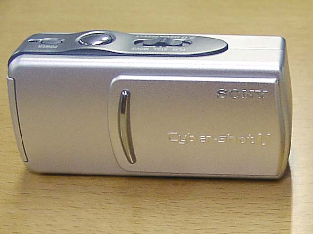 ソニー、「サイバーショットU」の200万画素モデル「DSC-U20」